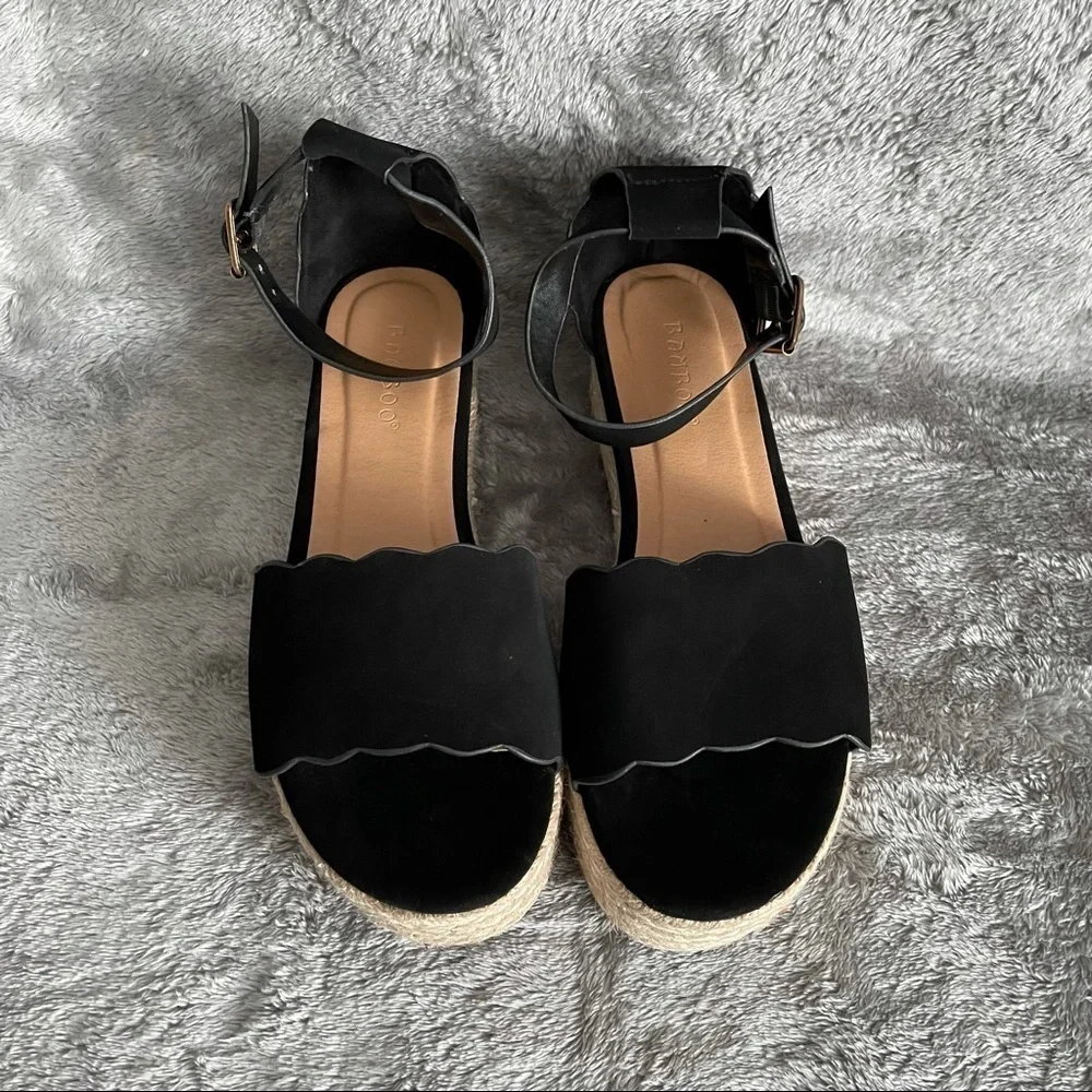 Bamboo Black Scallop Edged Band Platform Espadrille Sandals Size 7.5 Ankle Strap